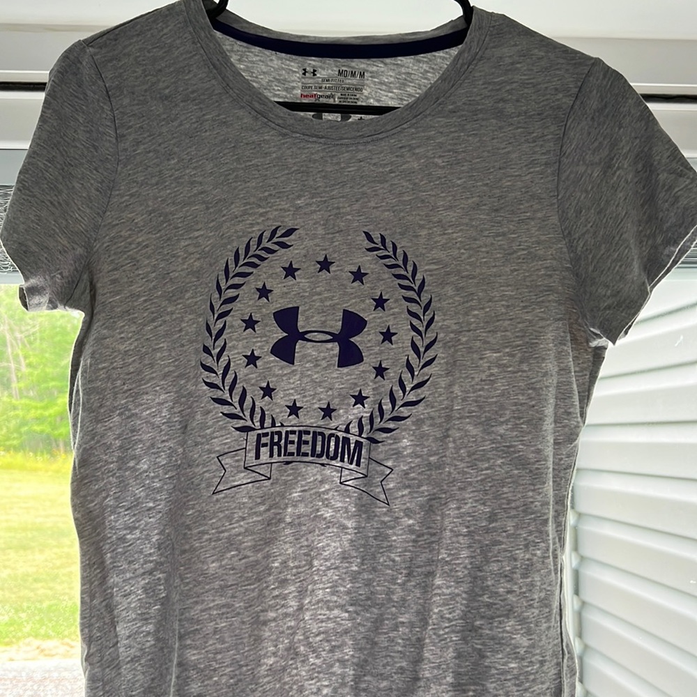 Womens UA shirt